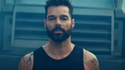 Ricky Martin estrena su nueva canción y video "Tiburones"