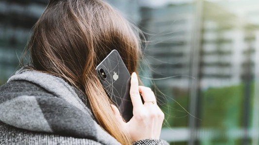 Una mujer simuló que pedía una pizza para denunciar a su marido