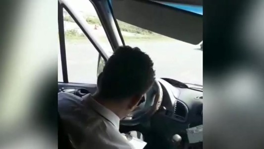 Video dramático: grabó al chofer borracho de la combi que la llevaba a la costa