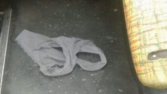 Se enamoró perdidamente del chofer y le dejó de regalo su bombacha