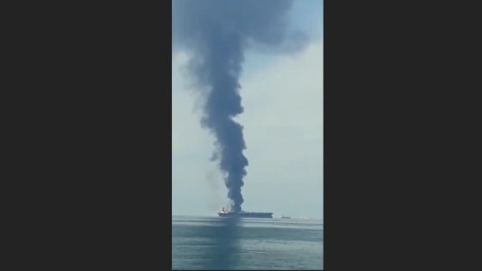 Explotó un petrolero en la costa de Emiratos Árabes