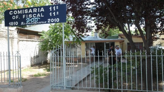 Cuatro jóvenes violaron en manada a una chica en Mendoza durante una fiesta