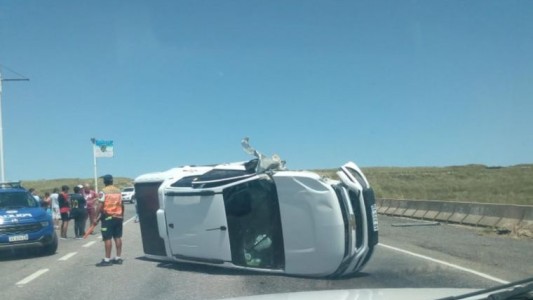 Otra vez en las Altas Cumbres: choque y vuelco con heridos