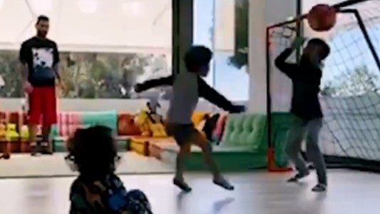 Video: Messi y sus hijos la rompen toda en el living de su casa