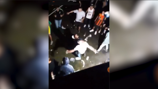 VIDEO: brutal golpiza a un joven en una fiesta en Florencio Varela