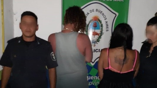Enterraron a su hija de dos años en la arena para poder meterse al mar