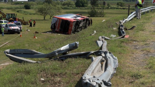 El audio dramático del compañero del chofer del micro de Vía Bariloche: "Volcamos, cumpa"