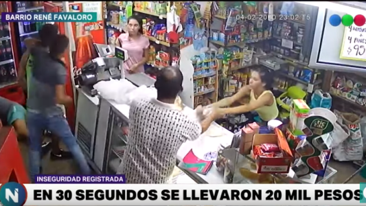 Delincuentes roban un kiosko en 30 segundos