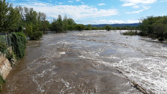 IMÁGENES IMPACTANTES: se desbordó el Río Mina Clavero (1)