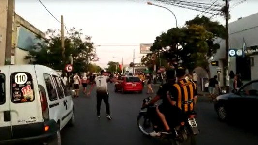 Videos: enfrentamientos entre hinchas y un muerto en el clásico de Bahía Blanca