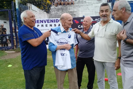 Atilio, el jubilado asaltado por un remisero fue homenajeado