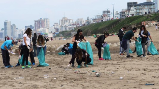 Convocan a una jornada de limpieza de playas para el día de los enamorados
