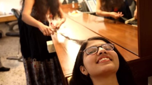 La Rapunzel de la India: su cabello mide 1,90 metros y bate récord Guinness