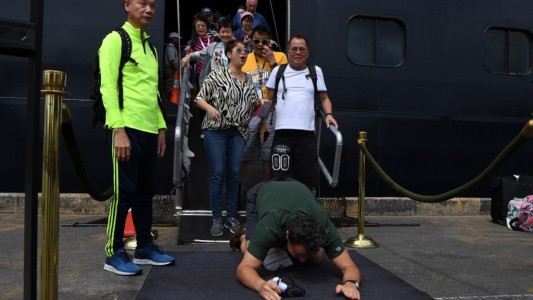 Alerta en Camboya: está infectada con coronavirus una pasajera del crucero que permitieron desembarcar
