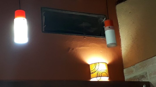 Ladrones ingeniosos: por un ventiluz robaron cervezas y una computadora