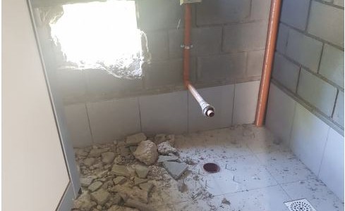 Robo y destrozos en el comedor solidario Los Pekkes de barrio El Quebracho