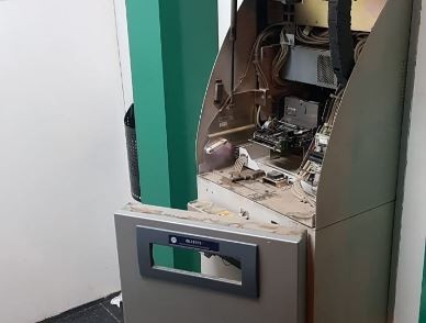Por un ataque de ira destruyó un cajero automático