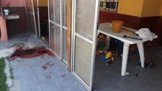 Arrestaron a un jubilado por matar a martillazos a la hija: dijo que fue para defender a su nieta
