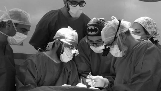 Le reimplantaron el brazo a un nene de 6 años que se accidentó con un secarropa