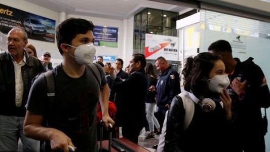 Coronavirus: intensifican los controles para los vuelos que lleguen al país desde Italia