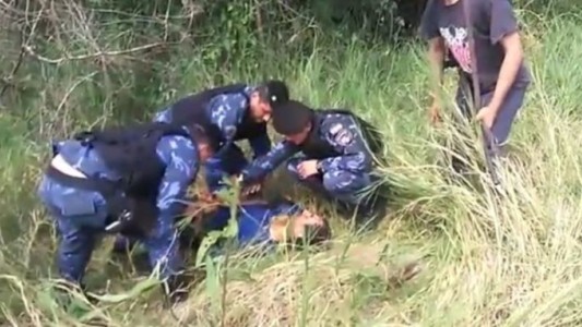 Liberaron al joven que baleó y apuñaló al femicida de su hermana
