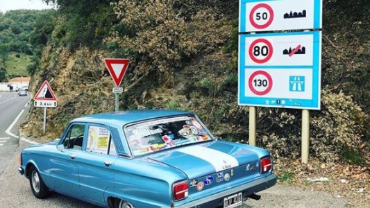 Compraron un Falcon del 81 y ya recorrieron 14 países a bordo del clásico argentino