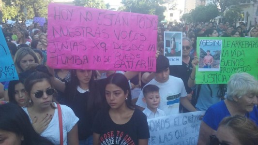 Masiva marcha por Micaela, la chica que fue asesinada y descuartizada por su novio