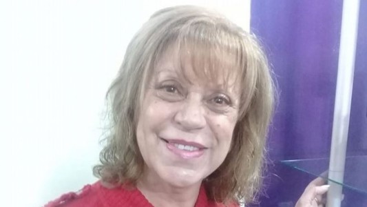 Asesinaron a puñaladas a una docente en su casa y quemaron la vivienda