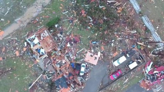 Sube la cantidad de víctimas del tornado de Nashville