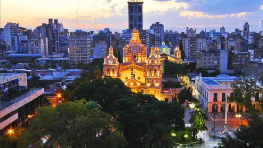 Lunes caluroso y húmedo en la capital, inestable en las sierras