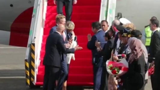 Coronavirus: Máxima y una gira sin besos ni abrazos