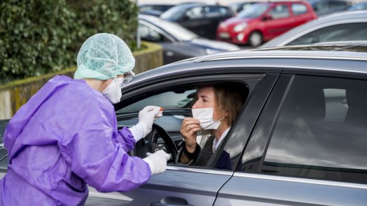 "Circunstancias extraordinarias requieren soluciones extraordinarias": test por coronavirus sin salir del auto