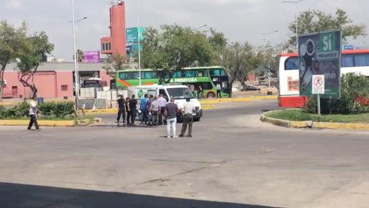 Pánico en un micro: tenía fiebre, hicieron un chiste sobre el coronavirus y una pasajera llamó al 911