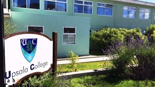 Coronavirus: un colegio armó un protocolo que no permite los besos ni compartir el mate