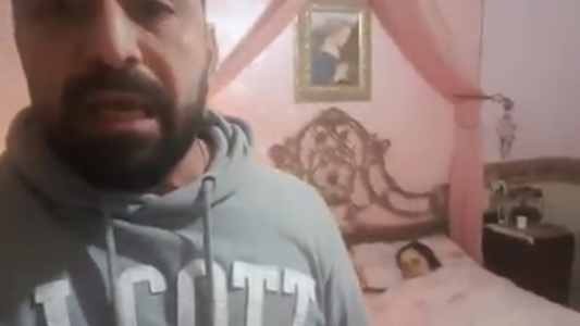 El drama de un actor: denunció que está en cuarentena junto a su hermana que murió por coronavirus