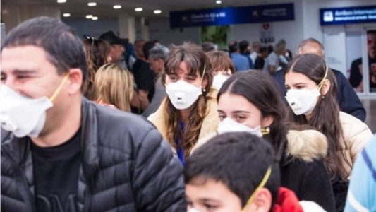 Multas de $100.000 y hasta 15 años de prisión para quien no cumpla con la cuarentena al llegar del exterior