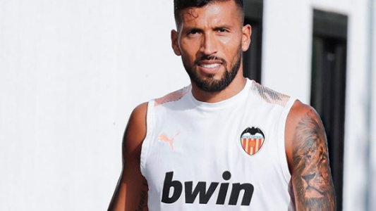 Ezequiel Garay, futbolista argentino, confirmó que tiene coronavirus