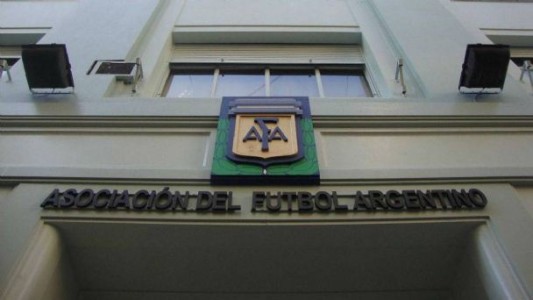 La AFA suspendió el fútbol hasta el 31 de marzo