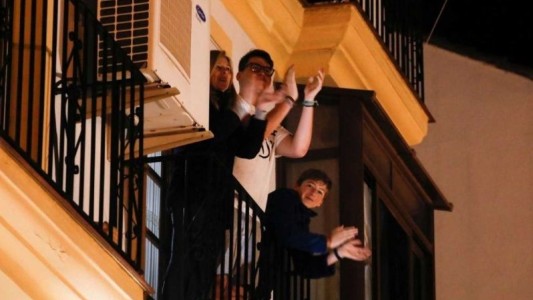 "Argentina aplaude": convocan a un aplausazo en apoyo a los trabajadores de la salud