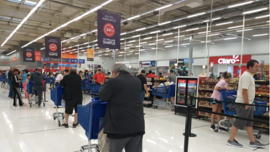 Desde este domingo supermercados y almacenes deberán cerrar a las 20 horas