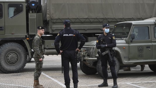 España: mandaron a militares a revisar residencias de ancianos y hallaron cadáveres