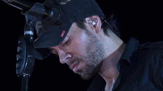 Enrique Iglesias despide a su padrastro Carlos Falcó que murió por el Covid-19