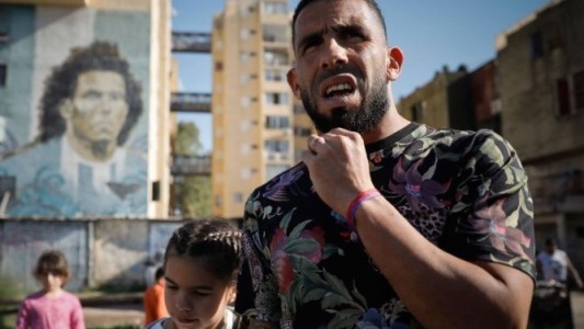 Tevez:  "el futbolista puede vivir un año sin cobrar, nosotros tenemos que estar en los comedores"