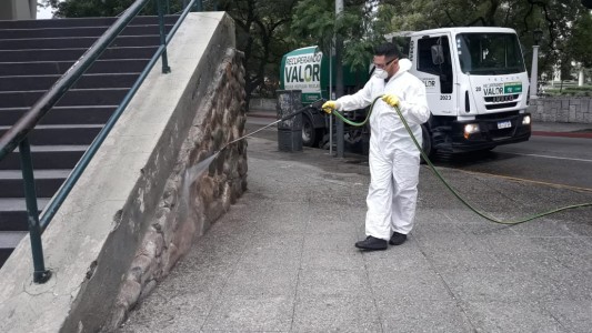 Coronavirus: así desinfectan las calles y avenidas en plena cuarentena