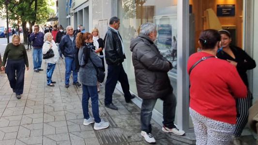 Resolución oficial: quiénes serán atendidos en los bancos este fin de semana