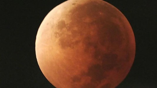 Qué es la superluna rosa de abril y cuándo se la podrá ver en Argentina