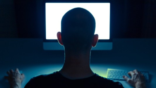 Investigan "granjas de trolls" para alimentar paranoia en redes sobre desabastecimiento