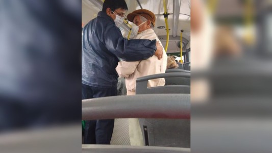 “Ya cobró, puede pagarse un remise”: un inspector bajó a un jubilado del colectivo