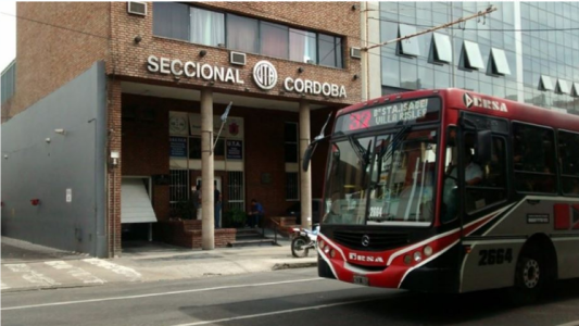 Sin colectivos urbanos, continúa el paro de UTA en Córdoba