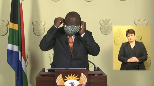 Coronavirus: Un presidente complicado por el barbijo